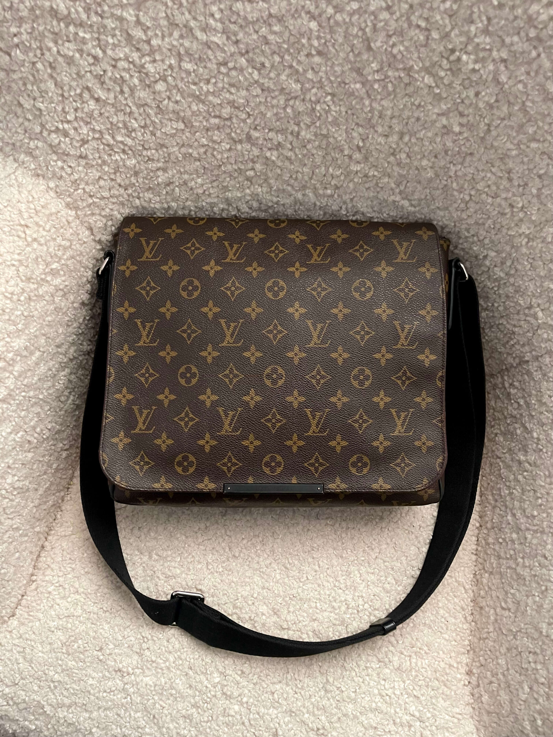 Louis Vuitton Monogram Beaubourg Mm Messenger Bag 2