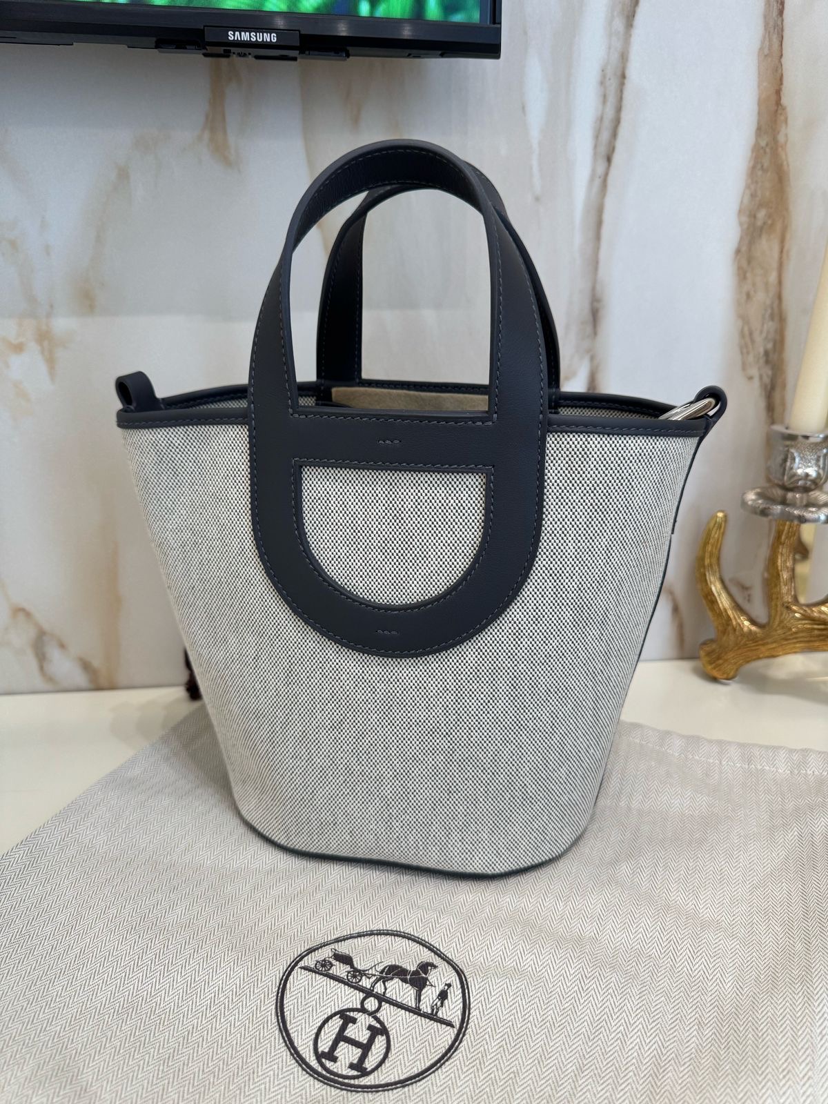 f5ceda04-8ff7-44ad-8506-59007730d4a1